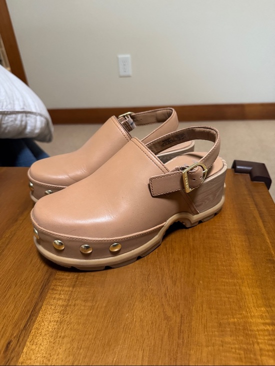 Sorel Shoes - Sorel Beige Leather Clog Sandal with Gold Studs
